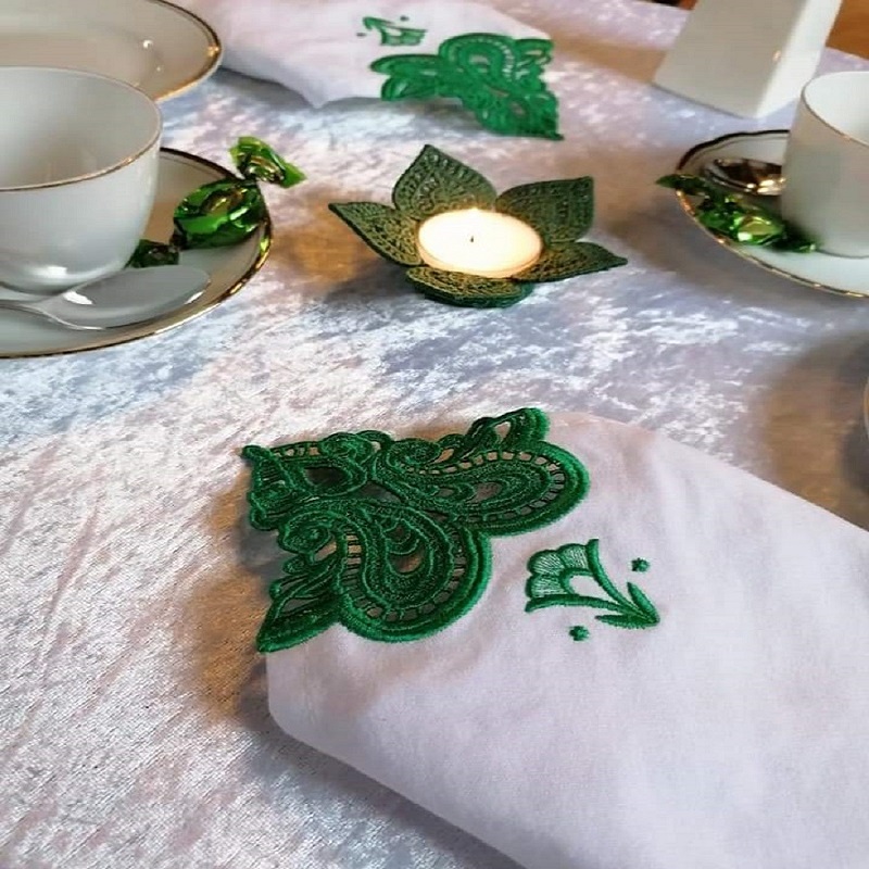 Borddaekning-groen-brodering
